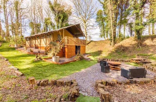 Giraffe Enclosure - Norfolk Holiday Properties