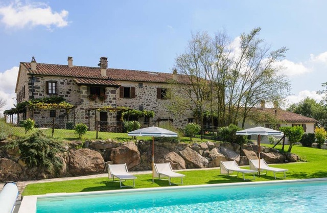 Girasole Cottage overlooking the Orcia valley in Tuscany