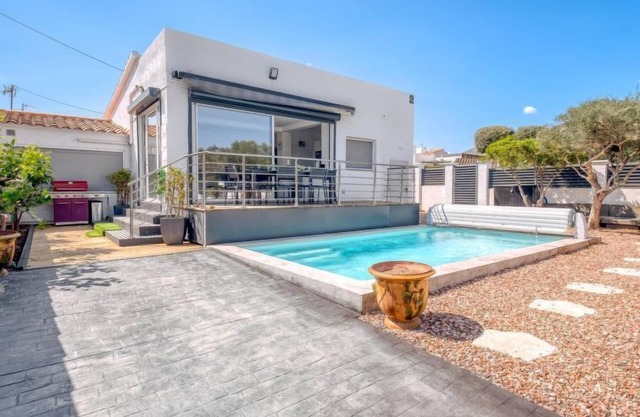 Gironés by Interhome