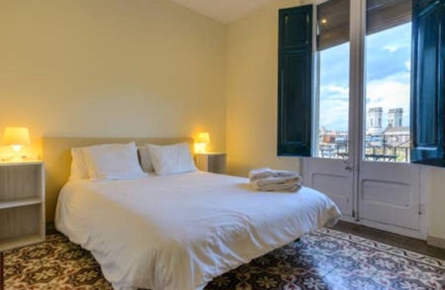 Girona-Costa Brava: Historical & Vintage (optional parking)
