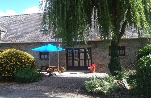 Gite 3 Family friendly, rural setting, close to south coast beaches, market town