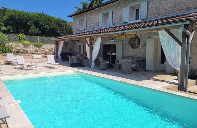 Gite 7 Personnes Piscine Privée. Animaux de Compagnie Acceptés