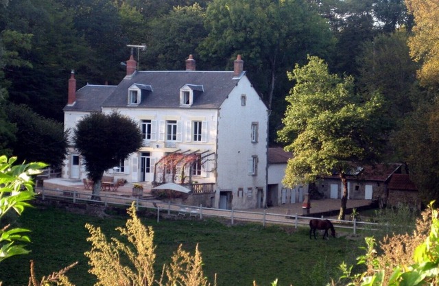 GITE de L'ETANG-JAUNE families or group of friends Burgundy Nievre La Machine