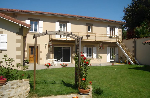 Gîte la Combe Verte – Renovated Farmhouse with Indoor Pool