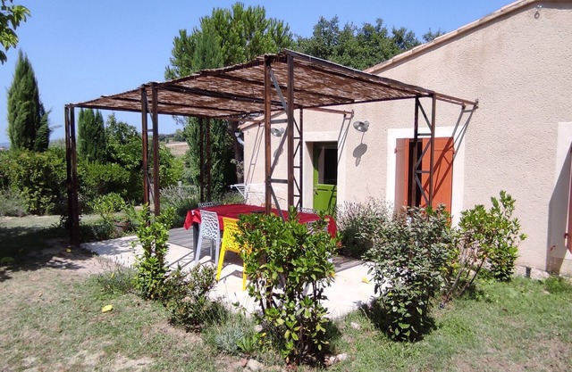 Gîte Lavande, between vineyards and olive groves.