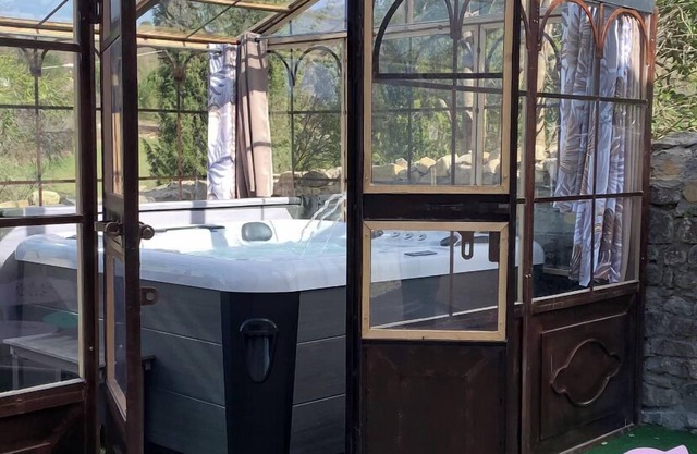 Gîte "Le Cocoon" with private Jacuzzi
