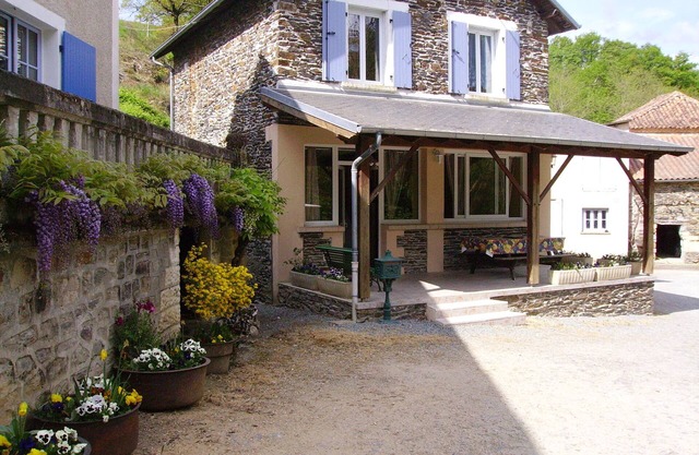 Gîte "Le Petit Nid" near the river at the Moulin de Feuyas in Périgord