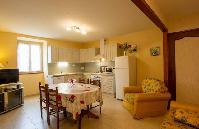 Gite Saint-Crépin-et-Carlucet, 2 bedrooms, 5 persons