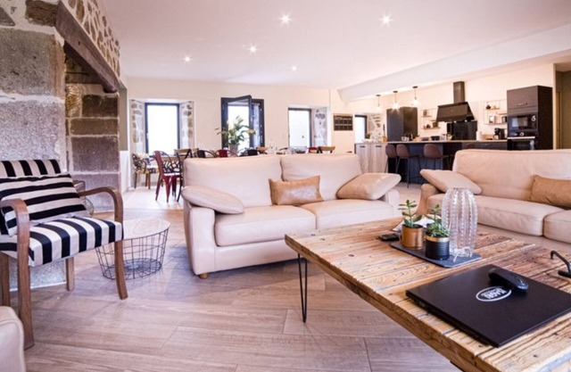 Gite Saint-Hippolyte, 5 bedrooms, 14 persons