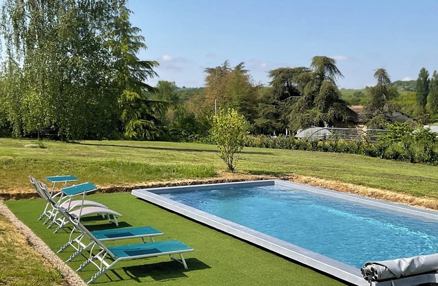 Gîte with swimming pool and a fabulous view