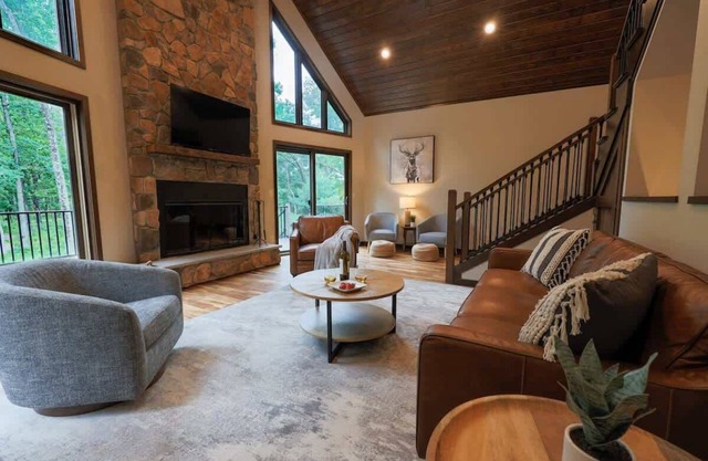 Glacier Woods at Castle Rock Lake- 7 BEDROOMS/SLEEPS 22
