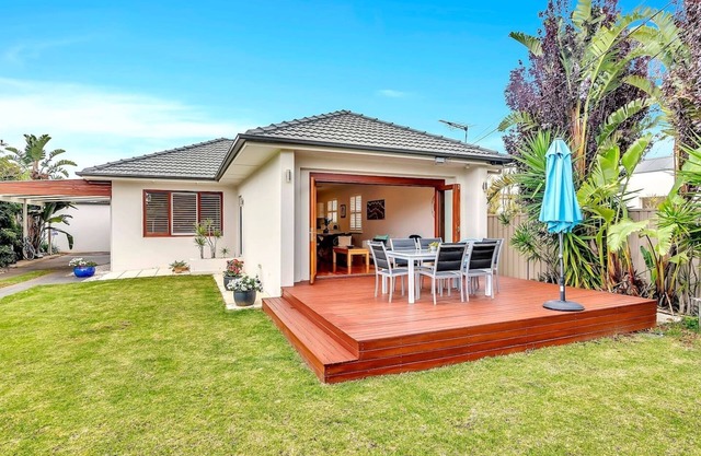 Gladstone Gardens Family Comfort in North Brighton