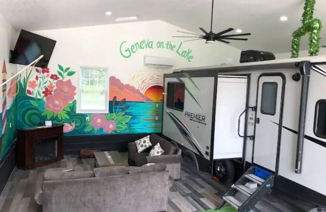 Glamorous Camping - Hot Tub - GOTL - Sunset Vacation Rentals