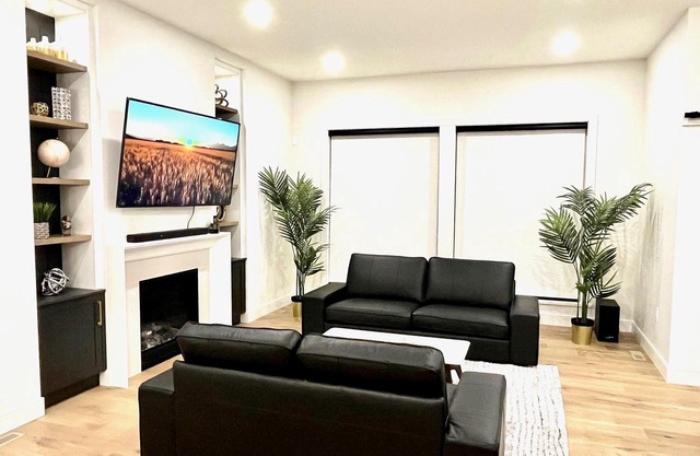 Glamorous, Luxurious & Brand New 4 Bedroom House, Near Vancouver, Pet Friendly