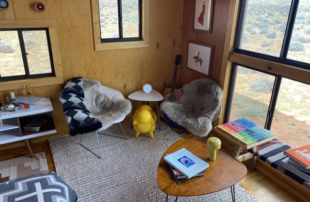 Glamp in the high desert! Modern design cabin. Star gazing. Close to canyons.