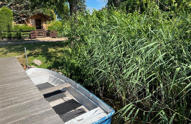 'Glamping' Angelzelt am See mit Steg und Boot (Mecklenburger Seenplatte)