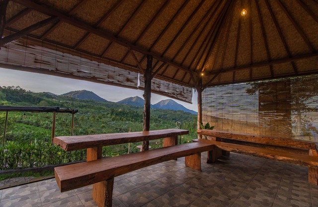 Glamping Bliss! Beautiful 1BR Tent in Buleleng