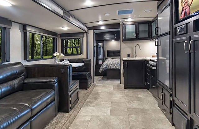 Glamping experience that provides peace & quiet with breathtaking views.