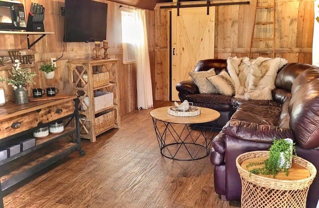 Glamping Family Cabin - floating/fishing/golfing Illinois River near Tahlequah