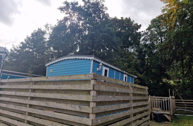 Glamping Hut - Riverside 2