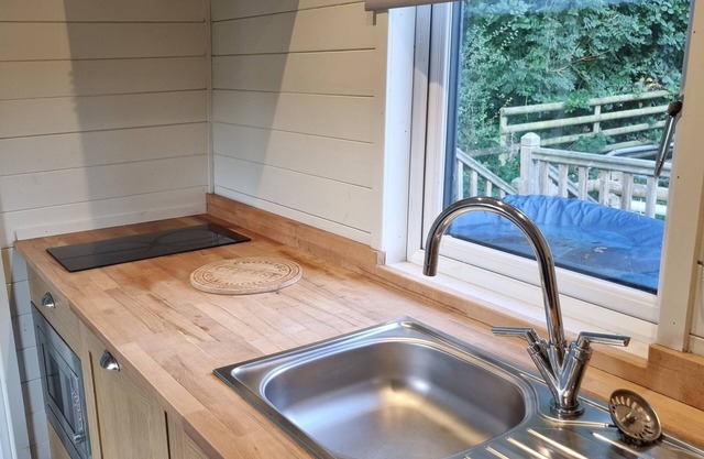 Glamping Hut - Riverview 4