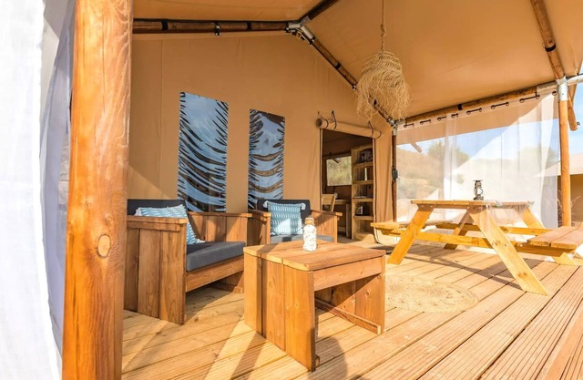 Glamping Lodge PREMIUM RIVER 27m² - 2 bedrooms - TV - air conditioning - covered terrace - river view - sleeps 4