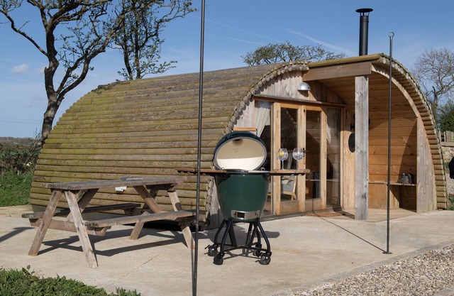 GLAMPING POD 2 PRESENCE, romantic, with hot tub in Lebberston