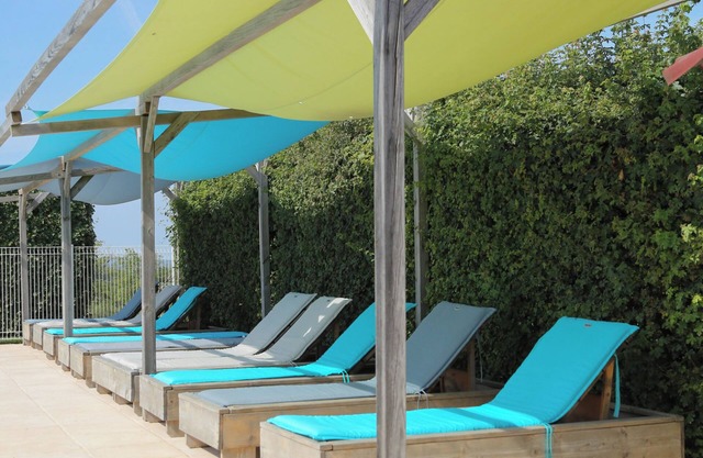 Glamping 'Safarilodge Prestige Tent 12 5 Pers' with Shared Pool, Wi-Fi and Air Conditioning
