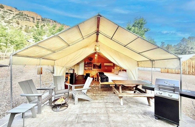 Glamping Tent w/Private Bathroom, A/C Near Zion