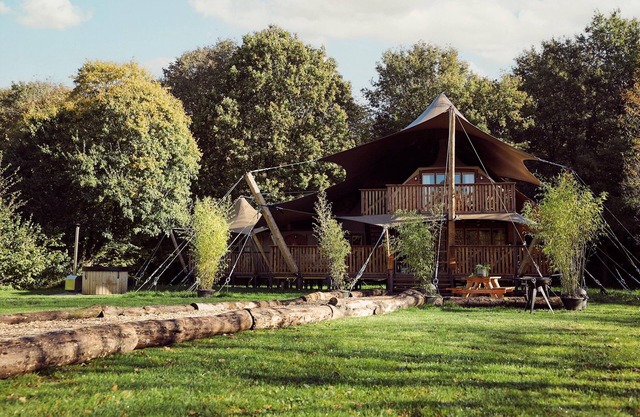 Glamping with hot tub in the forest
