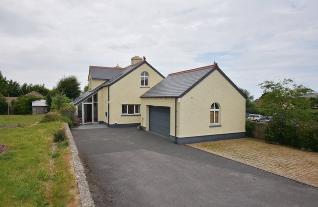 GLAN HELYG, pet friendly, with a garden in Newport, Pembrokeshire