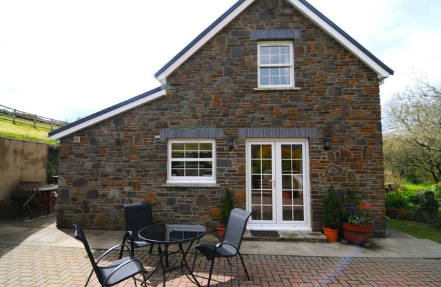 Glanrhyd, Narberth - One Bedroom Cottage, Sleeps 3