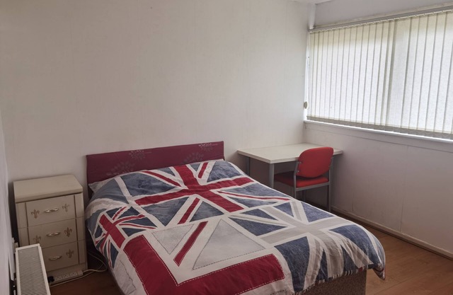 Glasgow Main Door Flat near City Centre