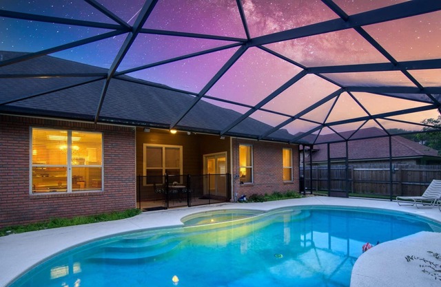 ~Glass Splash Pad Sleeps 12 Heated Pool & Spa~