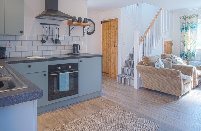 Glebe Cottage - 2 Bedroom Holiday Home - St. Florence