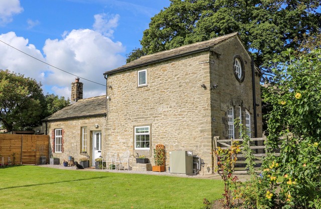 GLEBE COTTAGE, family friendly, character holiday cottage in Skipton