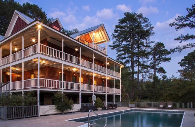 Glen-Ella Springs Hotel & Restaurant