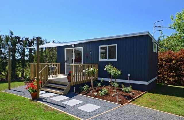 GLENBERVIE COTTAGES- Puke Cottage Trendy 1 bedroom