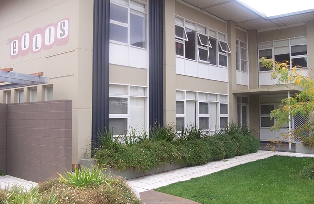 Glenelg Holiday Apartments - Ellis 200 m away from the Esplanade Glenelg