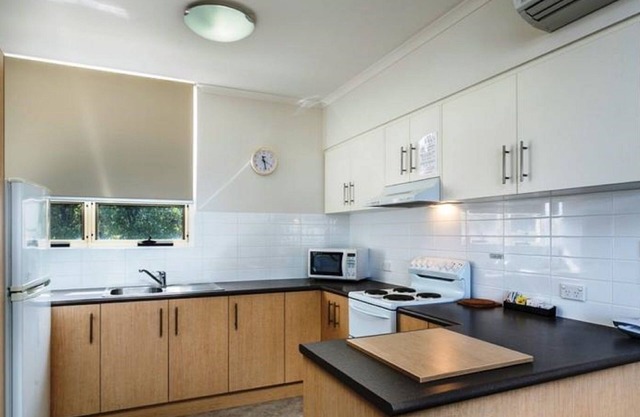 Glenelg Holiday Apartments-Corfu, 200 Meters to the Beach, Free Parking