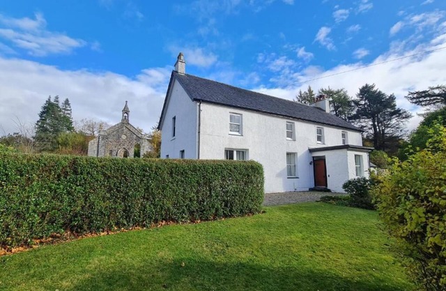 Glenrigh House - Truly special home with beautiful gardens and church ruins.