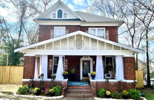 Glenrose: Karaoke Bar ~ Bridal Salon ~ Courtyard