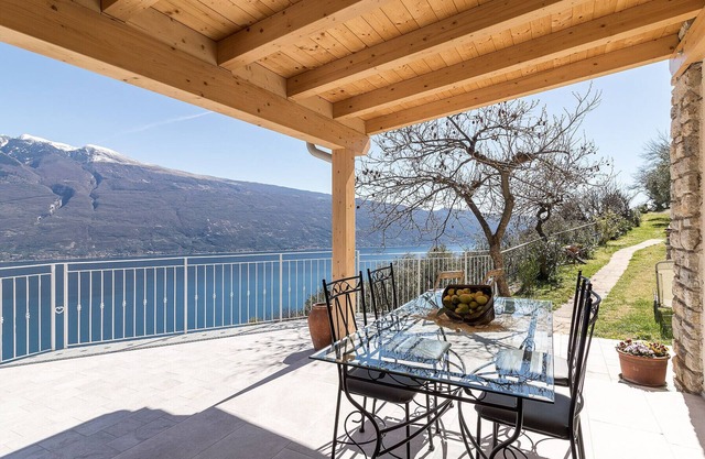 Glicine: with amazing lake view and Garden