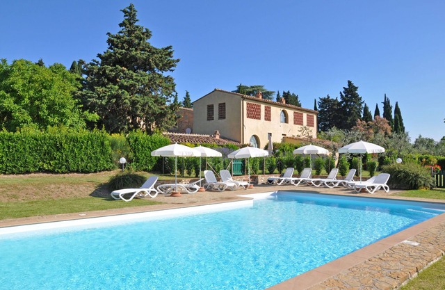 Glicini 3 - Apartment with swimming pool