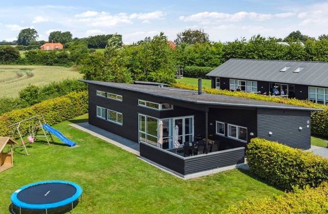 "Gloria" - 500m from the sea by Interhome