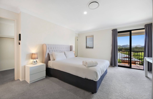 Glorious 5-Bed Amidst Nature in Burleigh Heads
