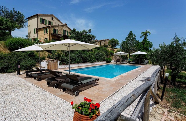 Glorious Views, beautiful Holiday home, Heart of Italy 6 bedrooms, private pool