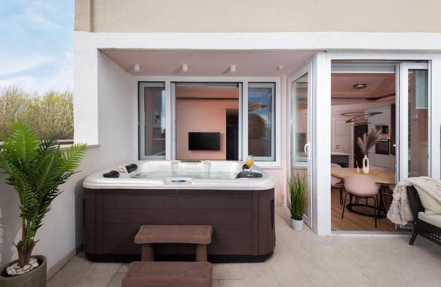 Glow luxury apartment with terrace and jacuzzi