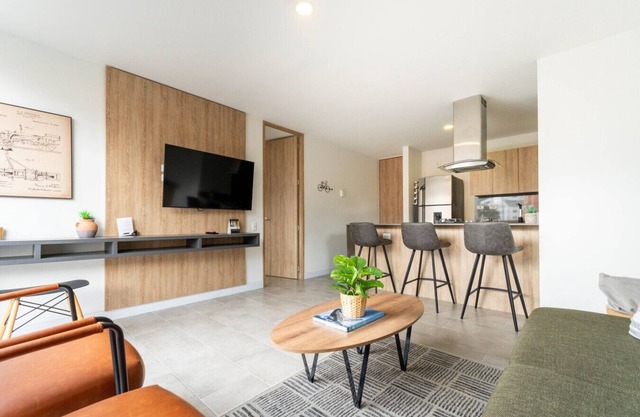 Go Living 702 · Modern Apt near Milla de Oro with AC and Balcony