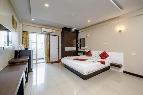 Gold Airport Suites